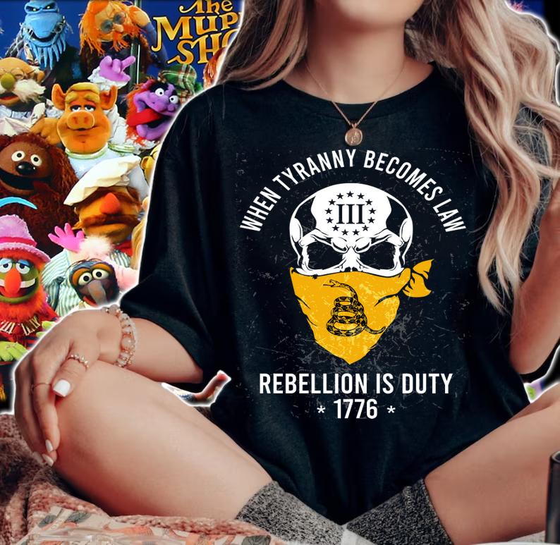 Skull When Tyranny Becomes Law Rebellion Duty 1776 t-shirt woman shirt
