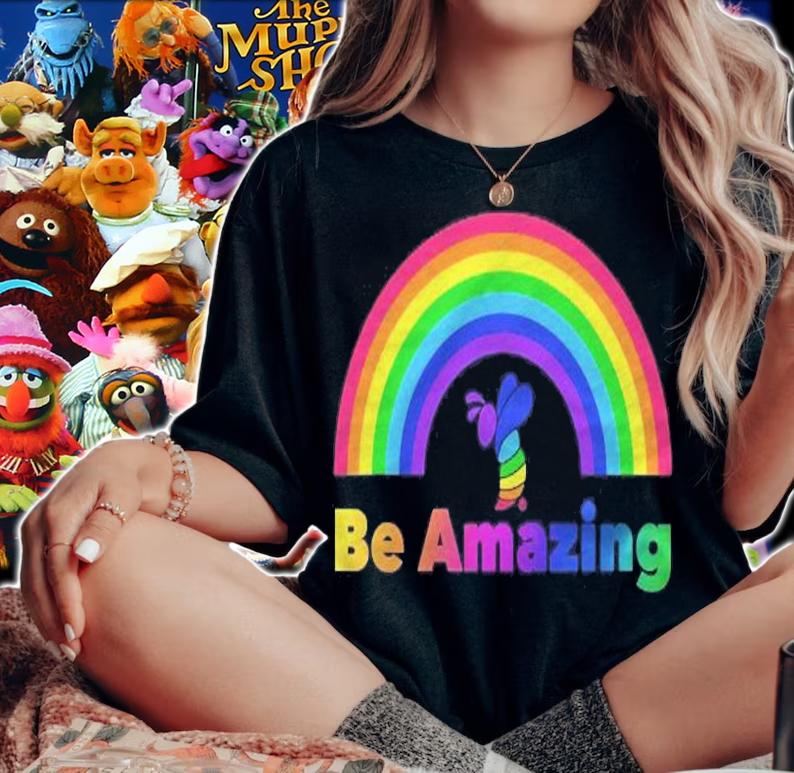 Be Amazing Word Art Rainbow Colorful Bee T-shirt t-shirt