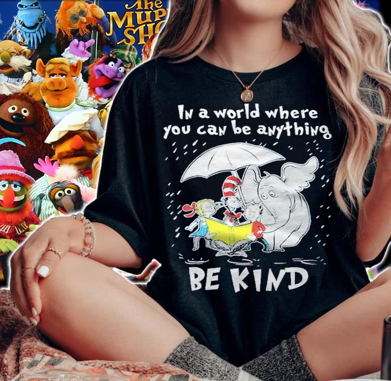 I a world where you can be anything Be kind shirt t-shirt