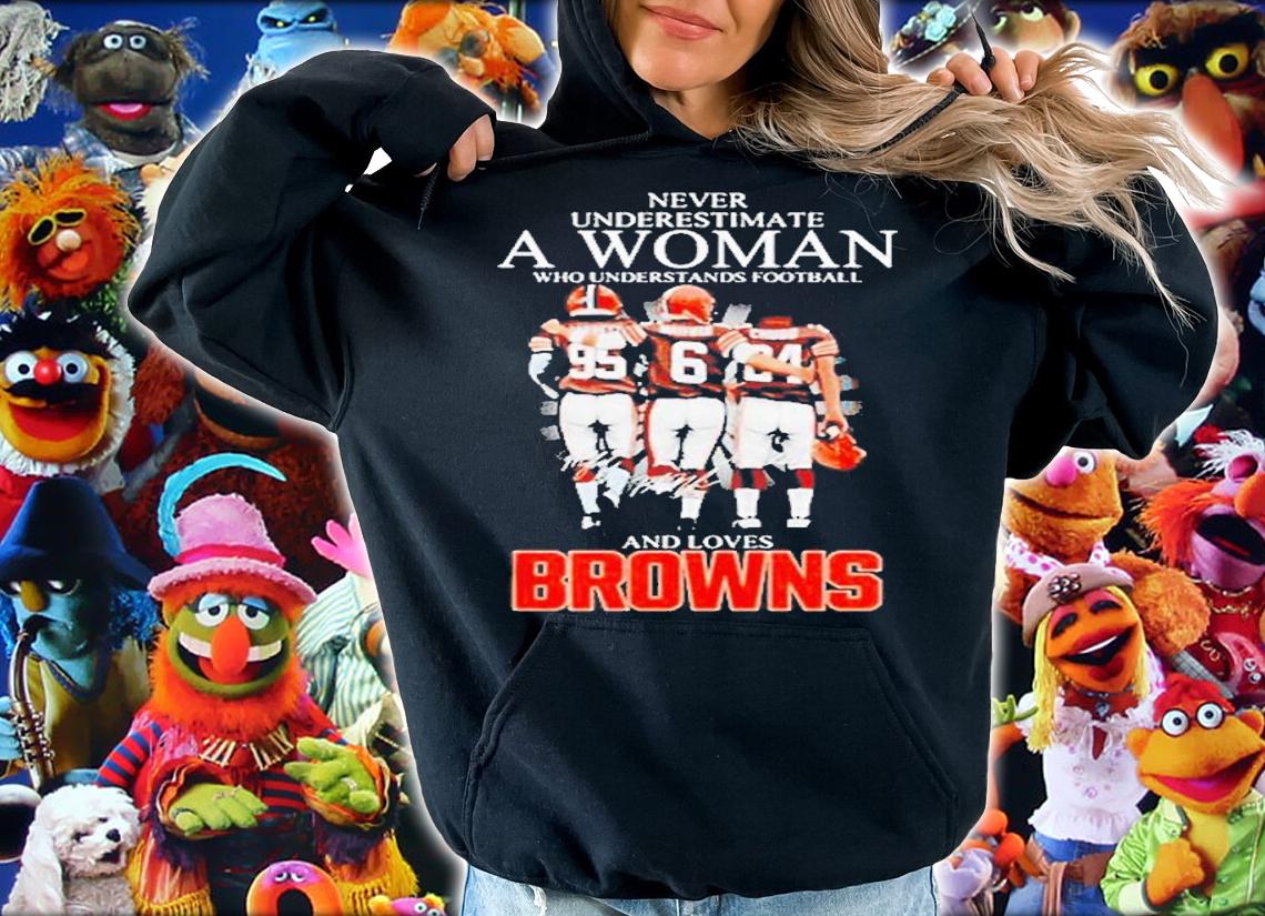 Mayfield Chubb Never Underestimate A Woman Who Understands And Loves Cleveland Browns Signatures T-Shirt t-shirt hoodie