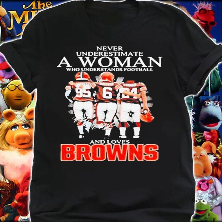 Mayfield Chubb Never Underestimate A Woman Who Understands And Loves Cleveland Browns Signatures T-Shirt t-shirt shirt