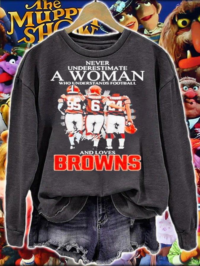 Mayfield Chubb Never Underestimate A Woman Who Understands And Loves Cleveland Browns Signatures T-Shirt t-shirt sweatshirt