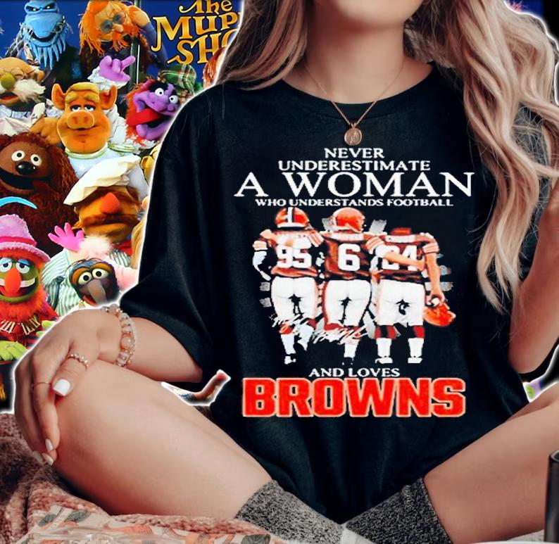 Mayfield Chubb Never Underestimate A Woman Who Understands And Loves Cleveland Browns Signatures T-Shirt t-shirt woman shirt