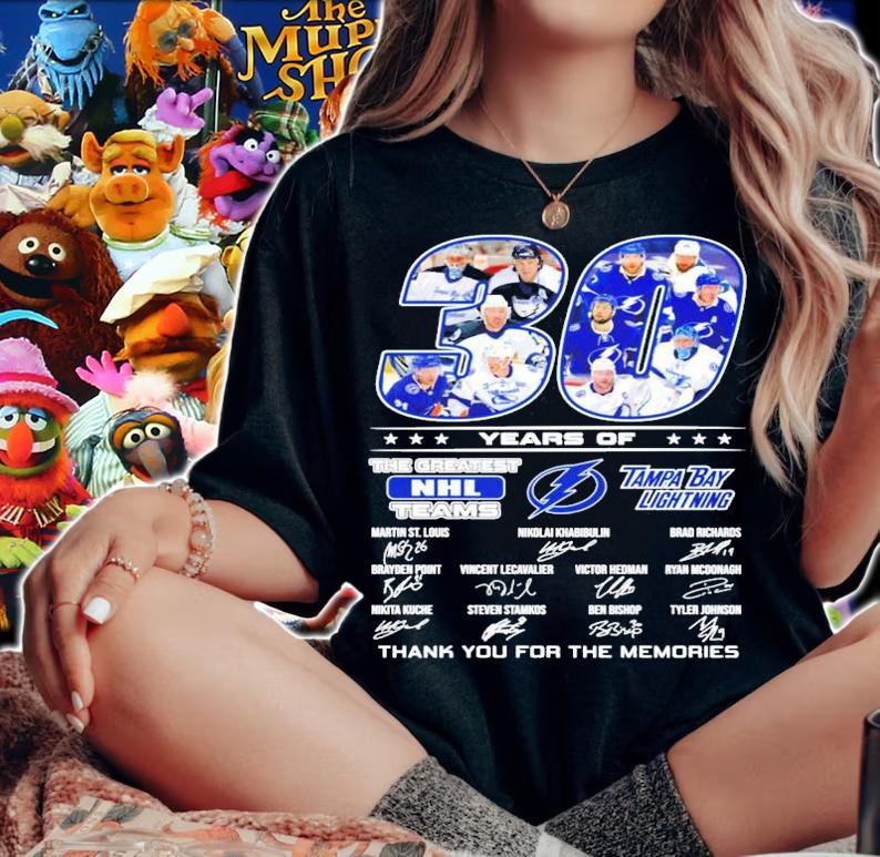 30 years of The Greatest NHL teams Tampa Bay Lightning signatures t-shirt woman shirt